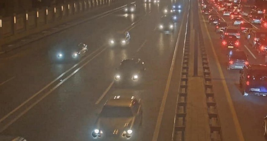 В Баку на аэропортовской трассе произошло ДТП В Баку на аэропортовской трассе произошло ДТП
