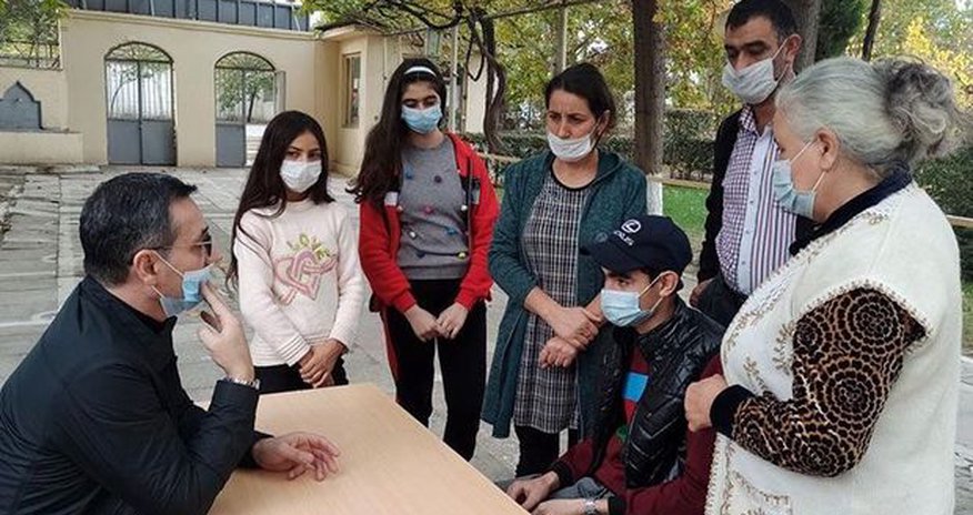 Vətən müharibəsi dövründə psixoloji sarsıntı keçirən ailələrə dəstək və dərman preparatları verilib - FOTO Vətən müharibəsi dövründə psixoloji sarsıntı keçirən ailələrə dəstək və dərman preparatları verilib - FOTO