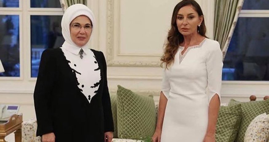 Azərbaycanın və Türkiyənin birinci xanımlarının görüşü olub Azərbaycanın və Türkiyənin birinci xanımlarının görüşü olub