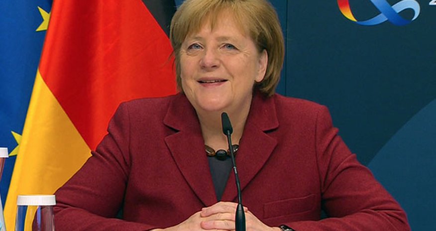Merkel peyvəndi tapan türk cütlüklə onlayn görüşdü Merkel peyvəndi tapan türk cütlüklə onlayn görüşdü