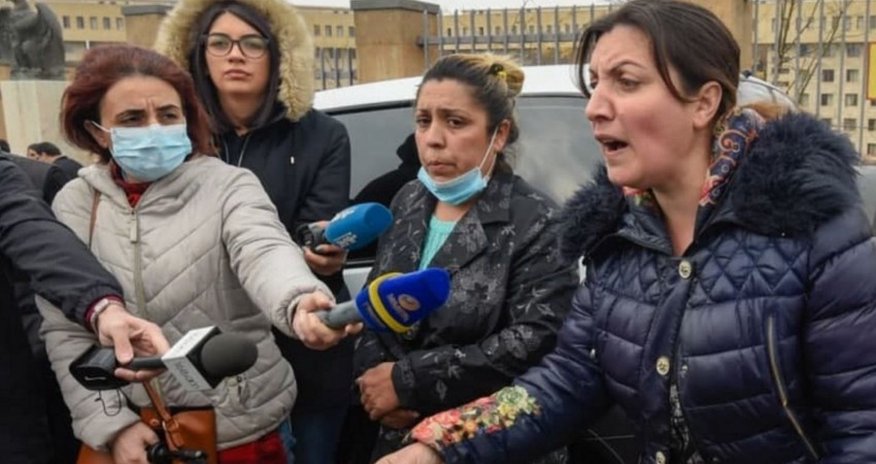Erməni analardan etiraz: "Bizim hərbi xidmətə göndərəcək uşağımız yoxdur" Erməni analardan etiraz: "Bizim hərbi xidmətə göndərəcək uşağımız yoxdur"