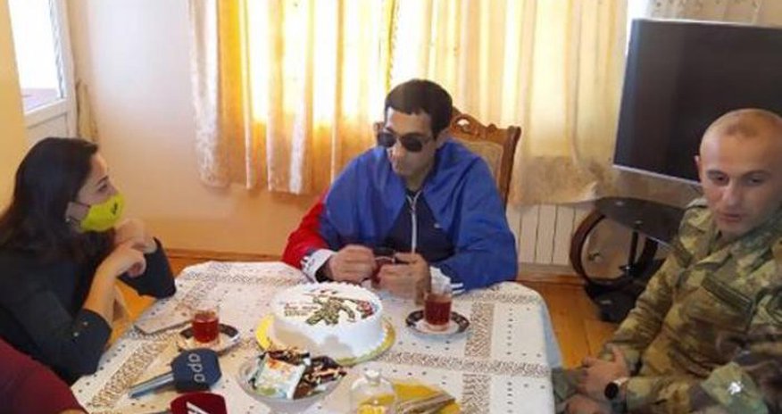 Ömər Ələkbərov: “Ermənilər məni yaralı vəziyyətdə iki qandalla saxlayırdılar" Ömər Ələkbərov: “Ermənilər məni yaralı vəziyyətdə iki qandalla saxlayırdılar"