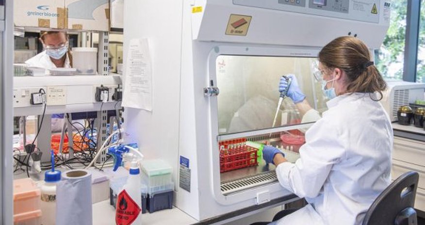 Иммунологи призвали отказаться от вакцины AstraZeneca Иммунологи призвали отказаться от вакцины AstraZeneca