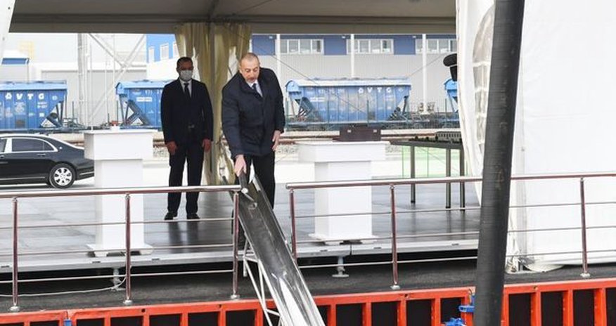 İlham Əliyev iki zavodun təməlini qoydu İlham Əliyev iki zavodun təməlini qoydu
