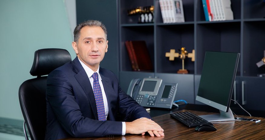 Prezidentin köməkçisi yeni naziri kollektivə təqdim edib Prezidentin köməkçisi yeni naziri kollektivə təqdim edib