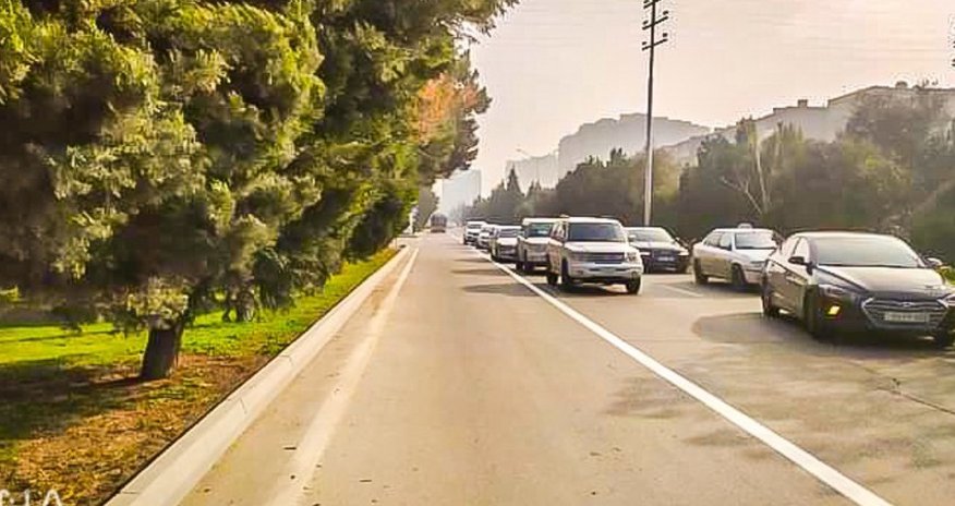 BNA создало специальную автобусную полосу на одной из улиц Баку BNA создало специальную автобусную полосу на одной из улиц Баку