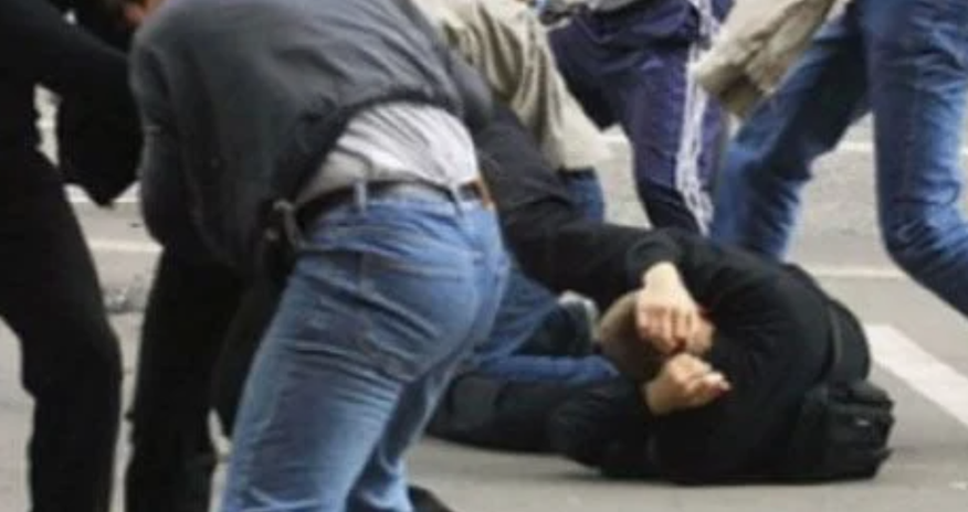 Bakıda kütləvi dava: İki nəfər bıçaqlandı Bakıda kütləvi dava: İki nəfər bıçaqlandı