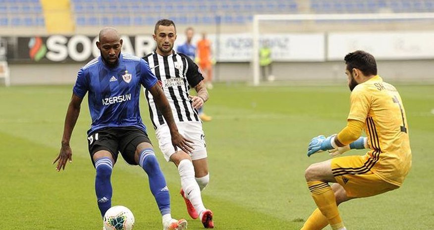 "Neftçi" 8 nəfərlə "Qarabağ"a qalib gəlib liderliyə yüksəldi "Neftçi" 8 nəfərlə "Qarabağ"a qalib gəlib liderliyə yüksəldi