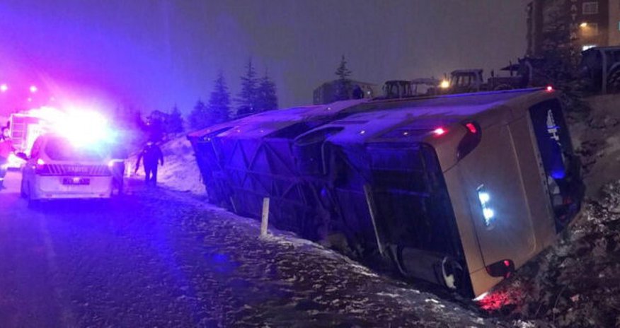 Türkiyədə yol qəzasında 5 nəfər ölüb, yaralıların sayı 38-ə çatıb Türkiyədə yol qəzasında 5 nəfər ölüb, yaralıların sayı 38-ə çatıb