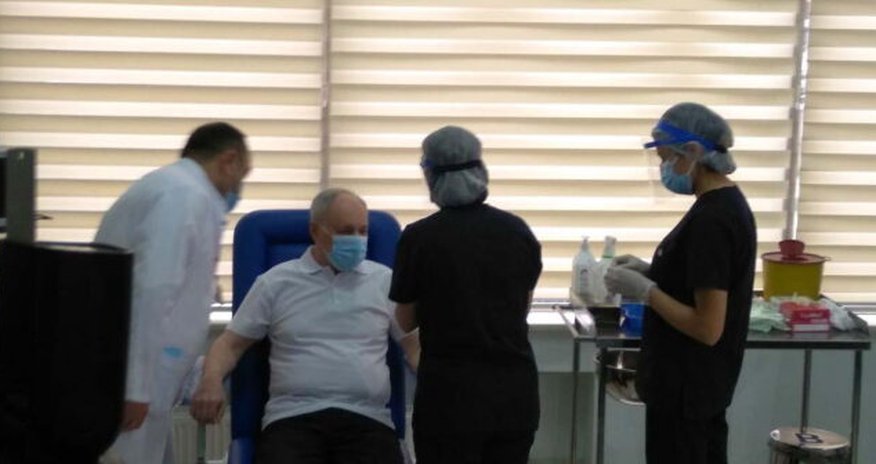 Oqtay Şirəliyevə peyvəndin ikinci dozası vuruldu Oqtay Şirəliyevə peyvəndin ikinci dozası vuruldu