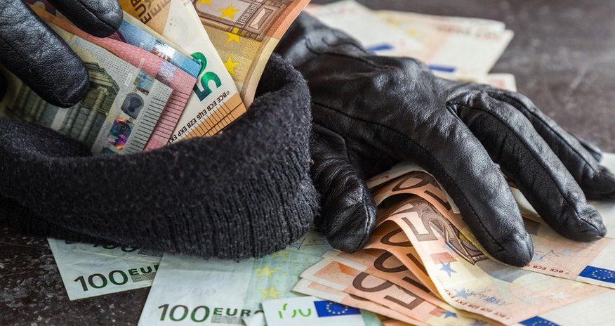 Yardımlı sakininin kirayədə yaşadığı evdən pul oğurlandı Yardımlı sakininin kirayədə yaşadığı evdən pul oğurlandı