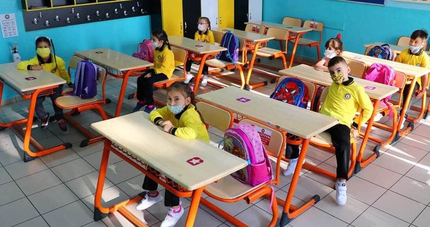 Türkiyədə məktəblər açılır Türkiyədə məktəblər açılır