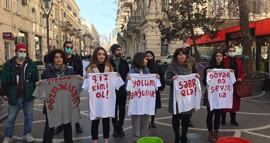 Bakının mərkəzində qadınlara dəstək performansı nümayiş olunub - FOTO Bakının mərkəzində qadınlara dəstək performansı nümayiş olunub - FOTO