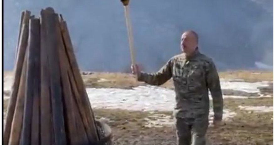 Prezident Cıdır düzündə Novruz tonqalı yandırıb - VİDEO Prezident Cıdır düzündə Novruz tonqalı yandırıb - VİDEO