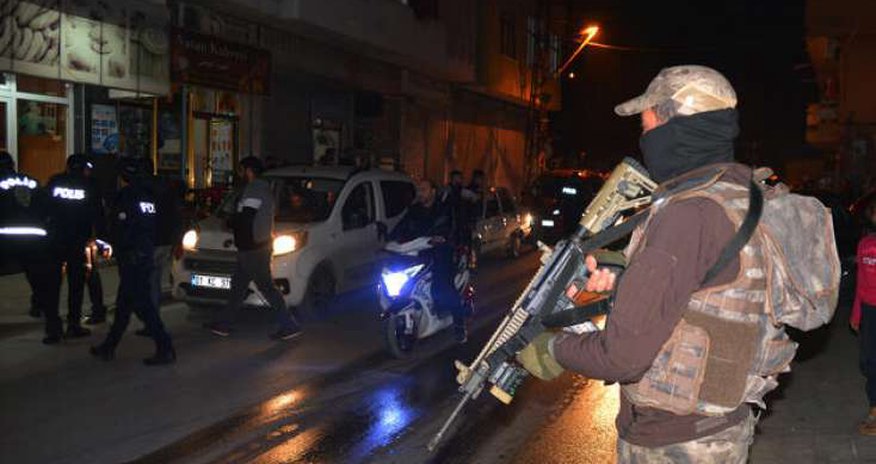 Türkiyədə "qanuni oğrular"a qarşı irimiqyaslı əməliyyat: Çox sayda həbs edilən var - FOTOLAR Türkiyədə "qanuni oğrular"a qarşı irimiqyaslı əməliyyat: Çox sayda həbs edilən var - FOTOLAR