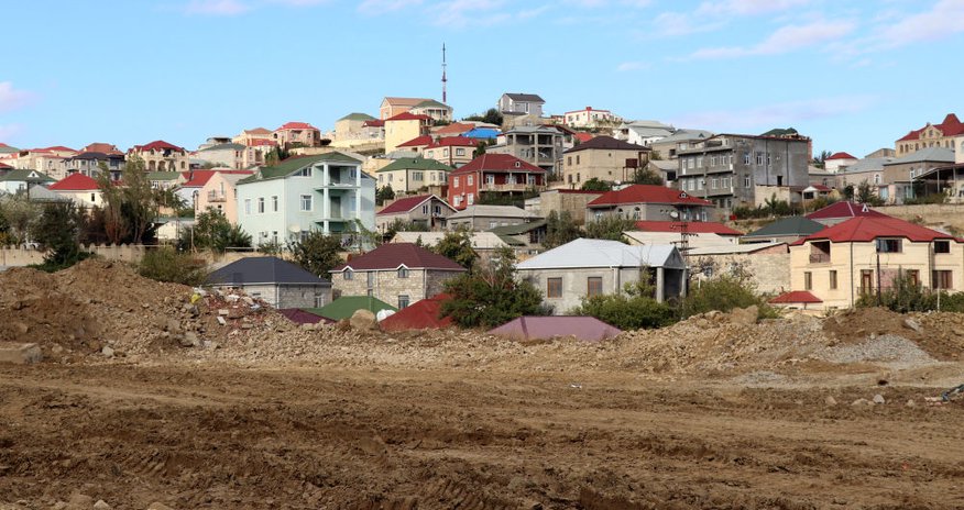 Deputat: "Bakı gecəqondu şəhərinə çevrilib" Deputat: "Bakı gecəqondu şəhərinə çevrilib"