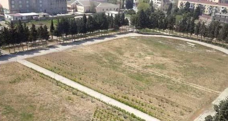 Sumqayıtda stadionun ortasından asfalt yol çəkildi - FOTO Sumqayıtda stadionun ortasından asfalt yol çəkildi - FOTO