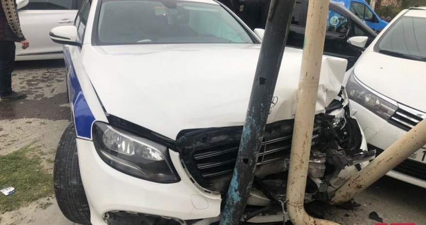 YPX avtomobili zəncirvari qəzaya düşdü, polis əməkdaşı xəsarət aldı - FOTO YPX avtomobili zəncirvari qəzaya düşdü, polis əməkdaşı xəsarət aldı - FOTO