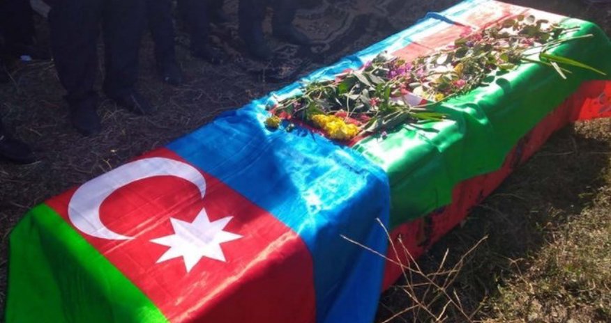 İtkin düşən zabitimizin səkkiz aydan sonra ŞƏHİD xəbəri gəldi İtkin düşən zabitimizin səkkiz aydan sonra ŞƏHİD xəbəri gəldi