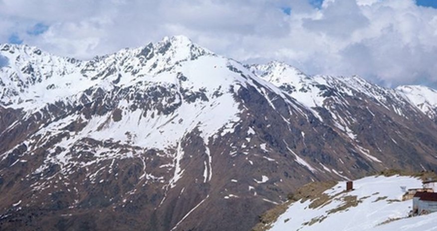 10 gün əvvəl itkin düşən alpinistlərin cəsədləri Elbrusda tapılıb 10 gün əvvəl itkin düşən alpinistlərin cəsədləri Elbrusda tapılıb