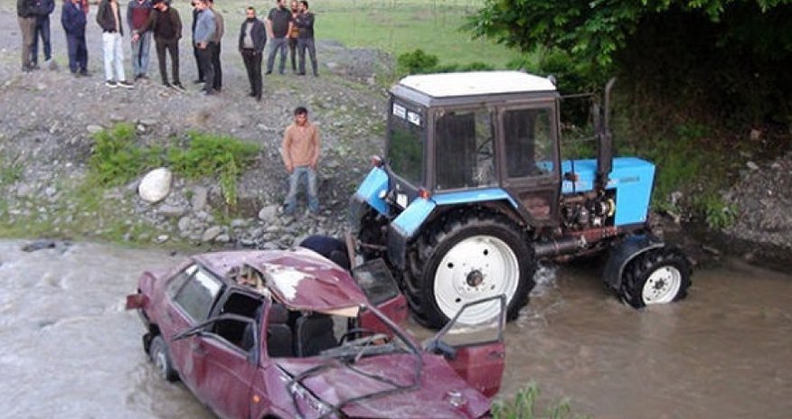 В Балакене автомобиль упал в реку, есть погибший и пострадавшие В Балакене автомобиль упал в реку, есть погибший и пострадавшие
