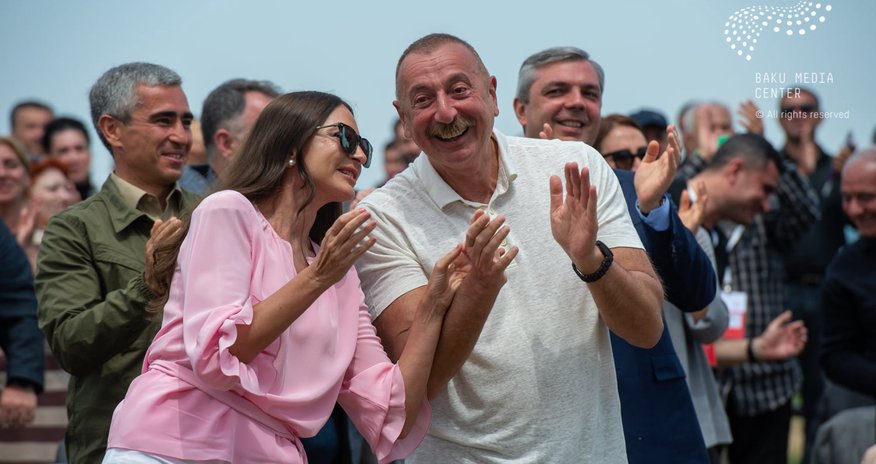 Şuşadakı “Xarıbülbül” festivalından maraqlı FOTOLAR Şuşadakı “Xarıbülbül” festivalından maraqlı FOTOLAR