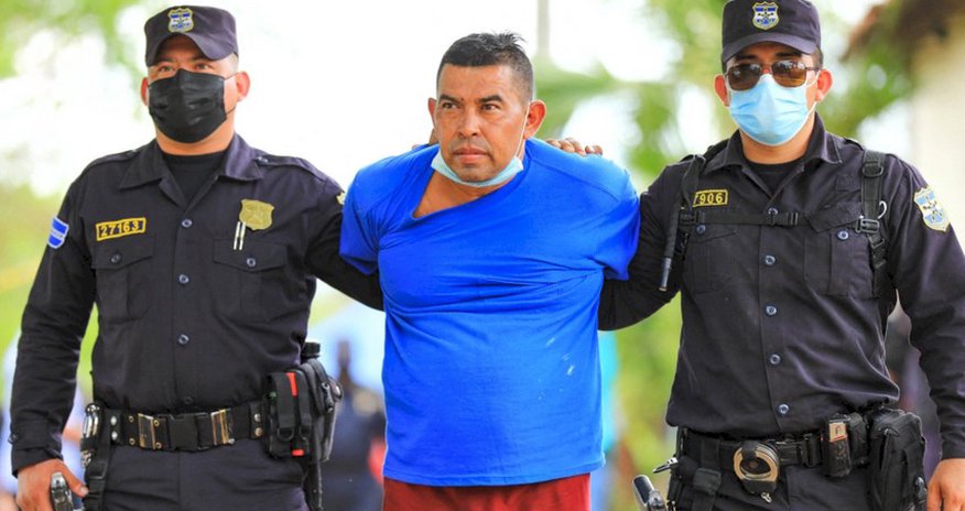 Salvadorda 14 meyiti gizlədən keçmiş polis tutulub Salvadorda 14 meyiti gizlədən keçmiş polis tutulub