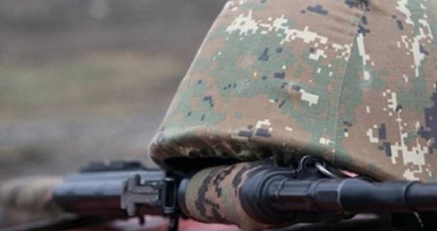 В Армении БТР упал в ущелье: погиб военный В Армении БТР упал в ущелье: погиб военный
