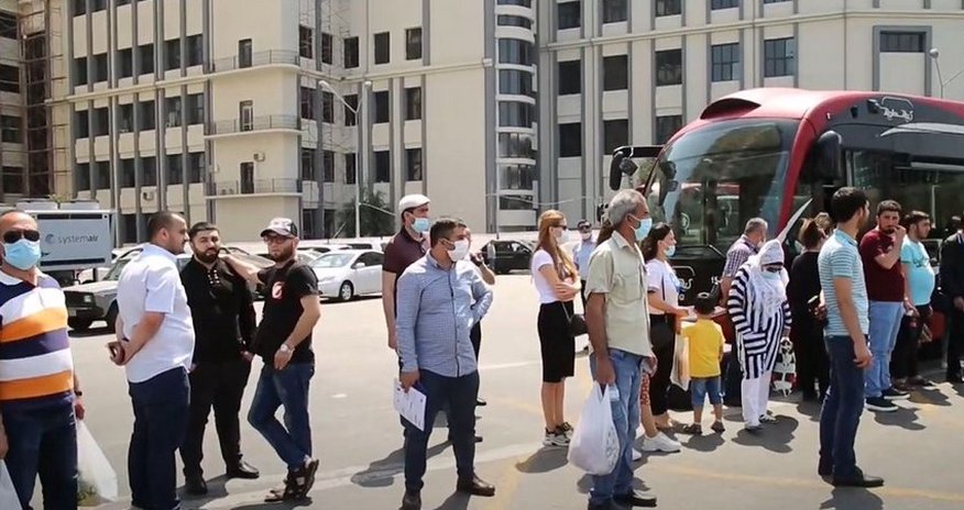 Bu məkanlarda maska taxmaq tələbi ləğv edilir Bu məkanlarda maska taxmaq tələbi ləğv edilir