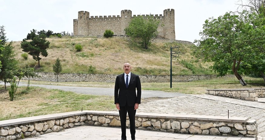 Prezident Şahbulaq qalasına getdi - Fotolar Prezident Şahbulaq qalasına getdi - Fotolar