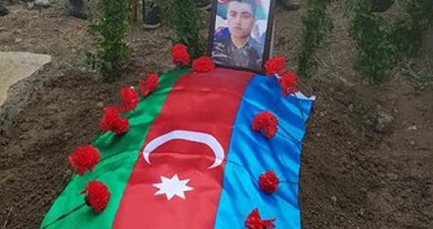 Vətən müharibəsinin şəhidi Ağdaşda dəfn olunub - FOTO Vətən müharibəsinin şəhidi Ağdaşda dəfn olunub - FOTO