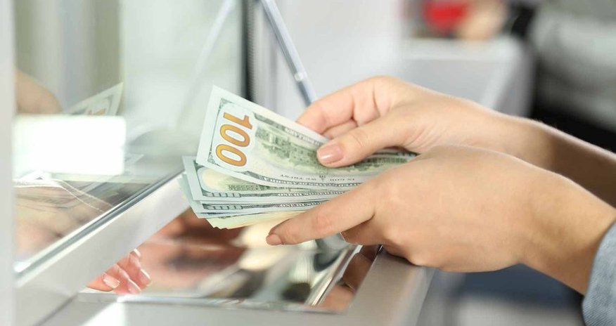 Direktorun katibənin maaşını mənimsəməsi ilə bağlı cinayət işi açıldı Direktorun katibənin maaşını mənimsəməsi ilə bağlı cinayət işi açıldı
