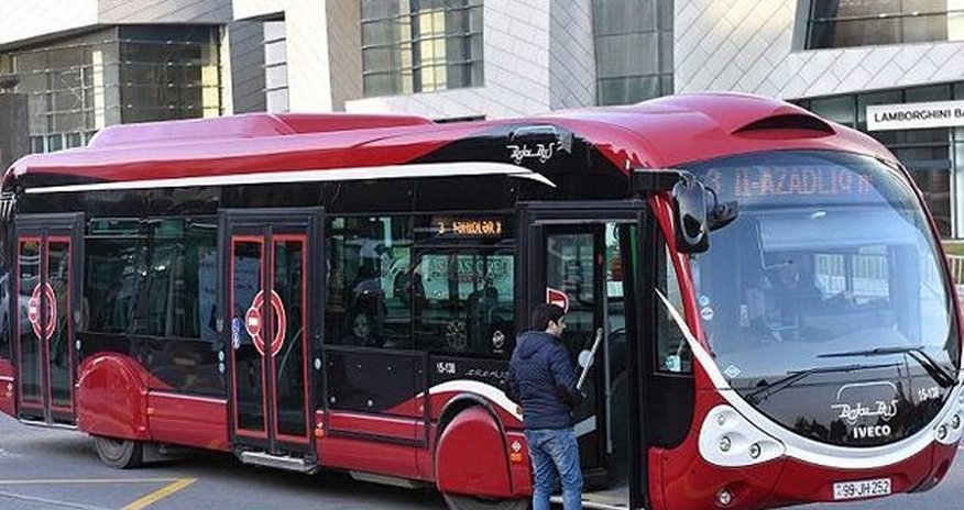 Qəza törədən BNA-nın avtobusu hadisə yerindən qaçdı – VİDEO Qəza törədən BNA-nın avtobusu hadisə yerindən qaçdı – VİDEO