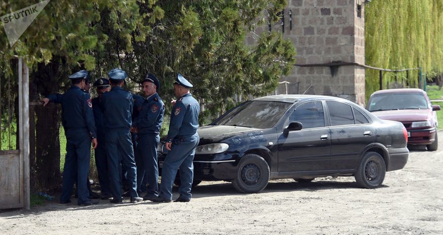 Seçki günü Ermənistanda silahlar “dilə” gəldi Seçki günü Ermənistanda silahlar “dilə” gəldi