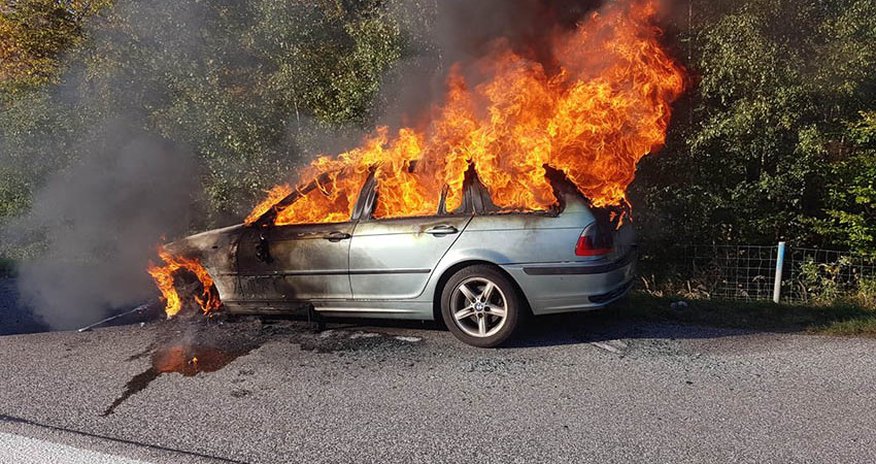Lənkəranda avtomobil qəzaya uğrayaraq yanıb, ölən var Lənkəranda avtomobil qəzaya uğrayaraq yanıb, ölən var