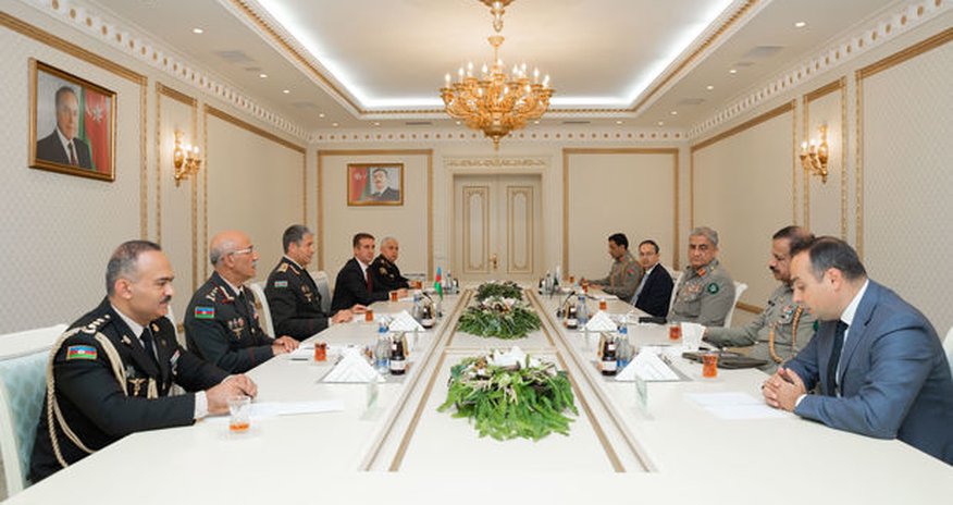 Vilayət Eyvazov Pakistan Silahlı Qüvvələrinin Quru Qoşunları komandanı ilə görüşüb Vilayət Eyvazov Pakistan Silahlı Qüvvələrinin Quru Qoşunları komandanı ilə görüşüb