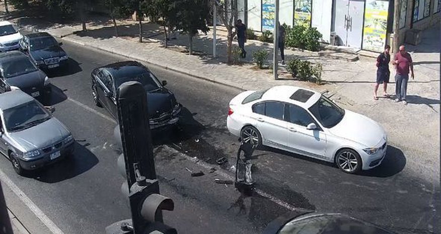 Очередная авария в Баку парализовала движение - ФОТО Очередная авария в Баку парализовала движение - ФОТО