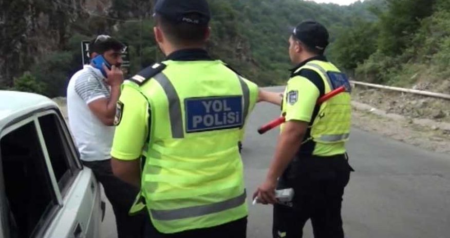 Yol polisi vəzifəli şəxsi sərxoş halda avtomobil idarə edərkən saxladı (VİDEO) Yol polisi vəzifəli şəxsi sərxoş halda avtomobil idarə edərkən saxladı (VİDEO)