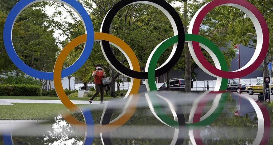 Olimpiya tarixində ilk dəfə idmançılar irqçiliyə görə diz çökdü Olimpiya tarixində ilk dəfə idmançılar irqçiliyə görə diz çökdü