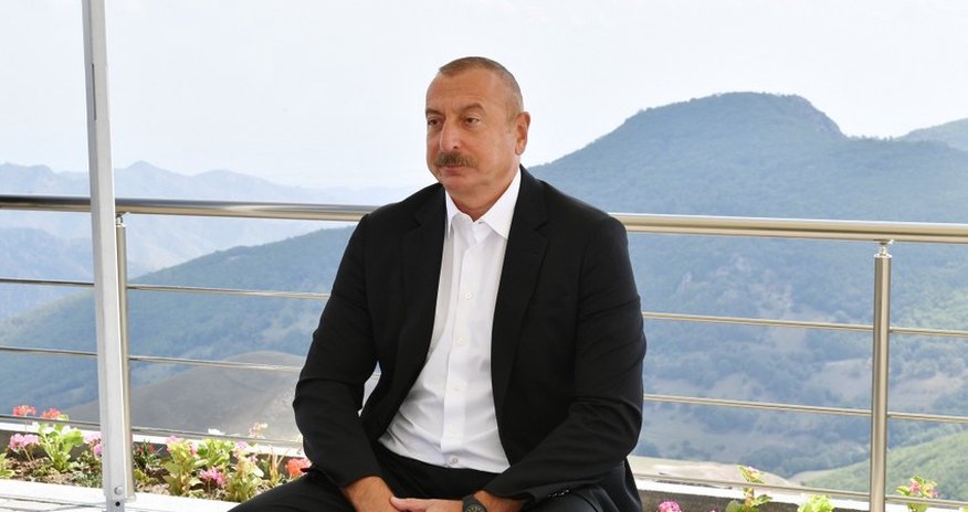 İlham Əliyev: "Biz hər şeyi görürük, Xankəndini də, dəhlizi də" İlham Əliyev: "Biz hər şeyi görürük, Xankəndini də, dəhlizi də"