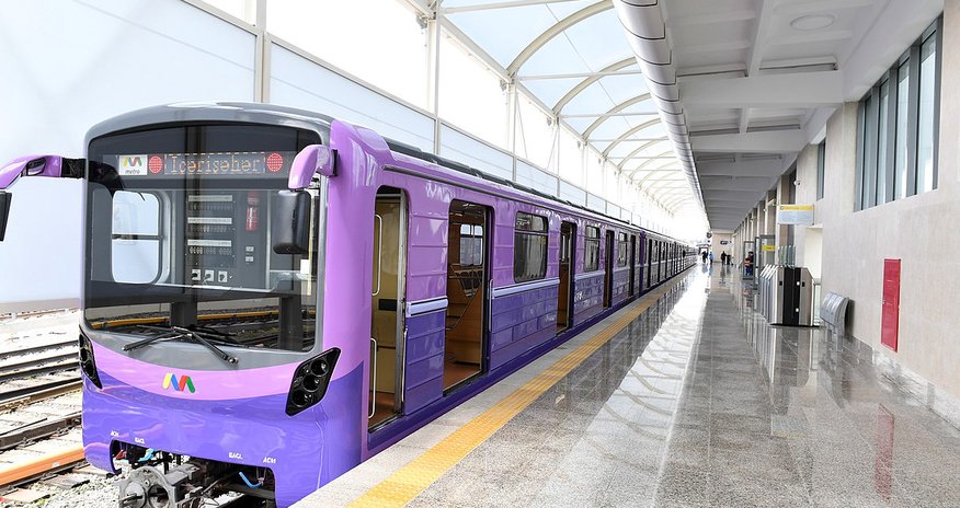Bakı metrosunda problem- Sərnişinlər tuneldə qalıb Bakı metrosunda problem- Sərnişinlər tuneldə qalıb