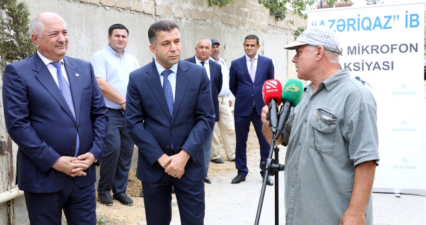 "Azəriqaz" İB- ın rəhbəri vətəndaşların problemlərini dinləmək üçün görüşə getdi "Azəriqaz" İB- ın rəhbəri vətəndaşların problemlərini dinləmək üçün görüşə getdi