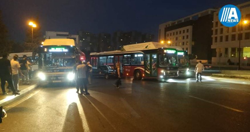 "Bravo" supermarketin qarşısında yol qəzası baş verib "Bravo" supermarketin qarşısında yol qəzası baş verib