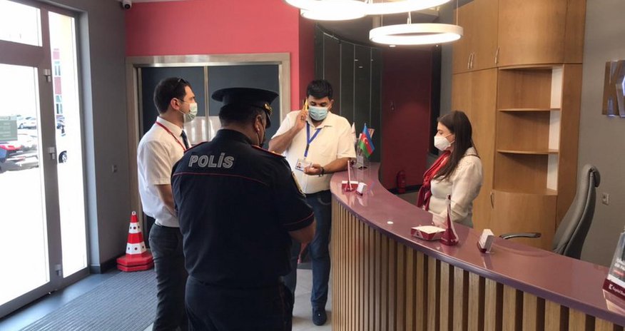 Polis metroda, taksidə və avtobusda maska taxmayanları cərimələyib Polis metroda, taksidə və avtobusda maska taxmayanları cərimələyib