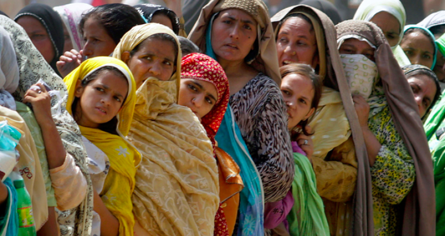 Pakistanlı qadınlar təcavüzlərdən qorunmaq üçün bu döyüş fəndlərini öyrənir-VİDEO Pakistanlı qadınlar təcavüzlərdən qorunmaq üçün bu döyüş fəndlərini öyrənir-VİDEO
