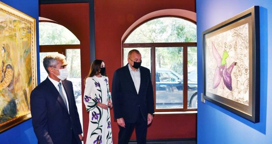 Prezident və xanımı Şuşada sərgilərlə tanış olublar - Fotolar Prezident və xanımı Şuşada sərgilərlə tanış olublar - Fotolar