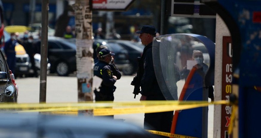 Armed man attacks bank in Georgia Armed man attacks bank in Georgia