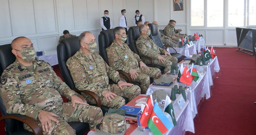 Azərbaycan, Türkiyə və Pakistan generalları təlimləri izlədi - Video Azərbaycan, Türkiyə və Pakistan generalları təlimləri izlədi - Video