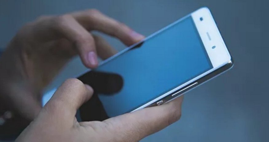 Fransada 5 nazirin telefon danışıqları dinlənilib Fransada 5 nazirin telefon danışıqları dinlənilib
