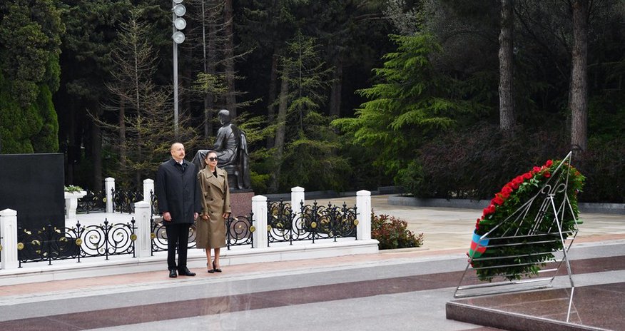 President Ilham Aliyev visits grave of national leader Heydar Aliyev President Ilham Aliyev visits grave of national leader Heydar Aliyev